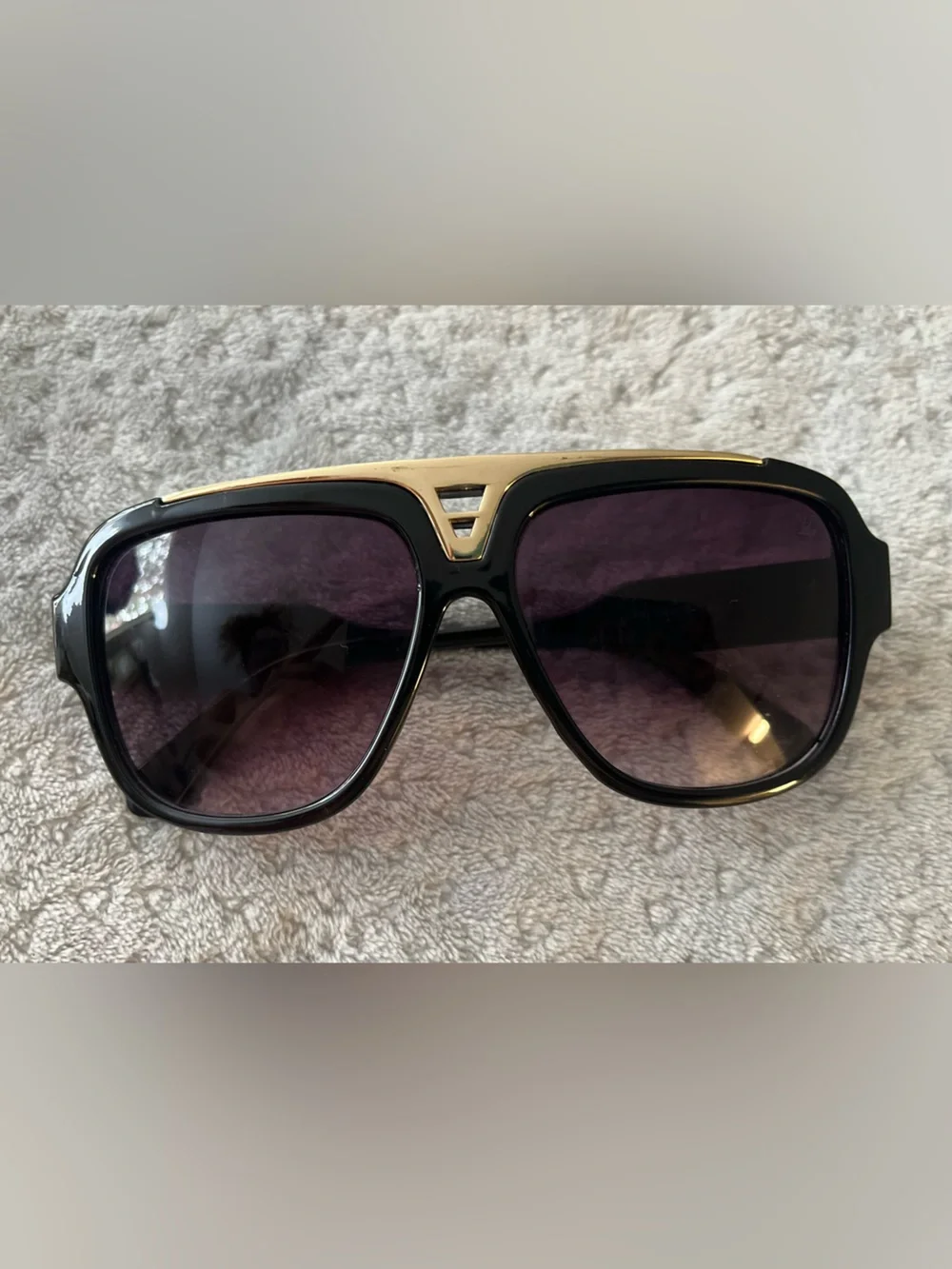 *LV Vibe* Black Square Sunglasses - Classic Frame with Gold Accents
